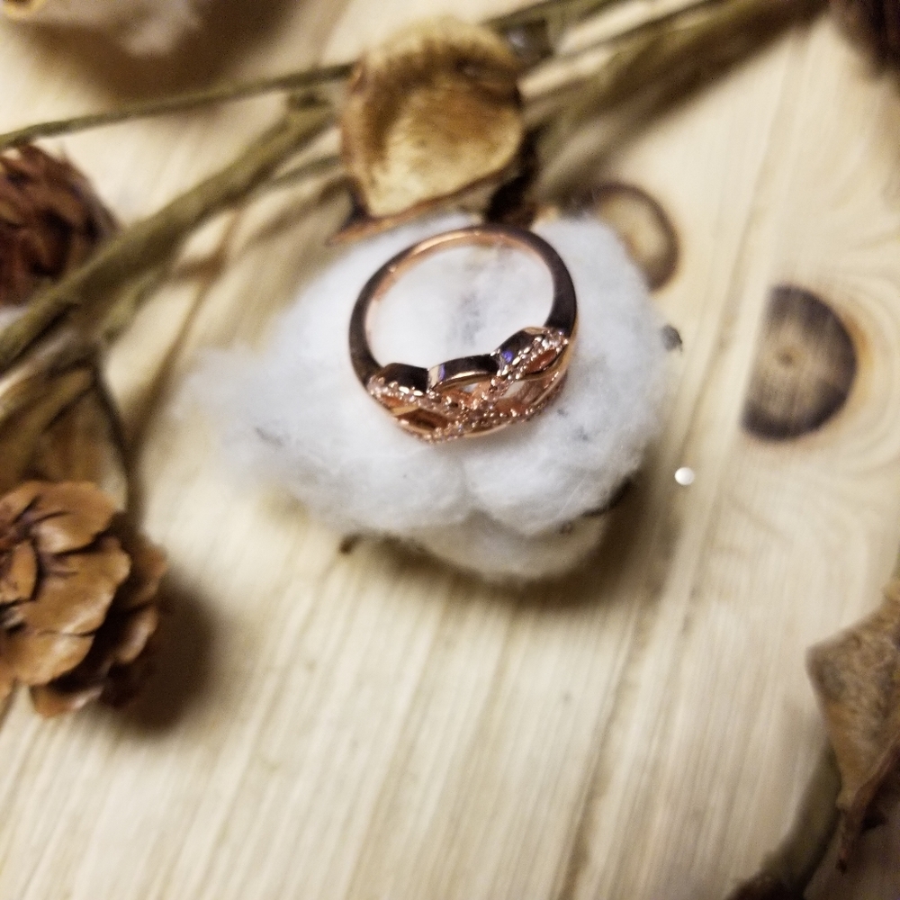 Beautiful Rose Gold plated Infinity Ring - Picture 5 of 7